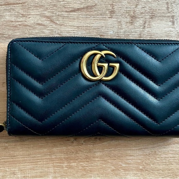 Gucci Black and Gold Wallet Chevron Design - Picture 1 of 7